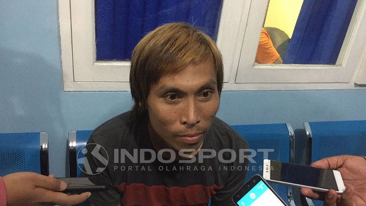 Gelandang Rans Cilegon FC, Asri Akbar tidak ikut serta dalam lawatan timnya ke Turki. Copyright: © Indosport/Muhammad Adiyaksa