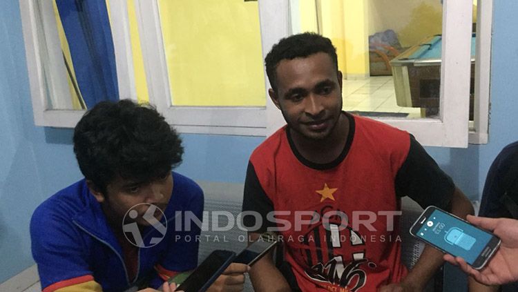 Arthur Bonai secara resmi telah diperkenalkan Bhayangkara Solo FC sebagai rekrutan baru jelang Liga 1 2021. Copyright: © Indosport/Muhammad Adiyaksa