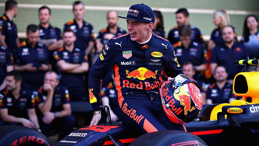 Max Verstappen langsung memasang target tinggi usai dirinya resmi memperpanjang kontrak dengan Red Bull Racing hingga 2023. Copyright: © Indosport.com