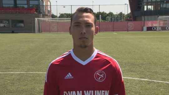 Gaston Salasiwa saat berseragam Almere City Copyright: © Omroep Flevoland