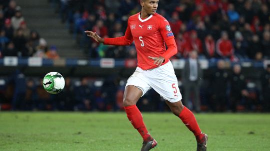 Manuel Akanji saat membela Timnas Swiss. Copyright: © INDOSPORT