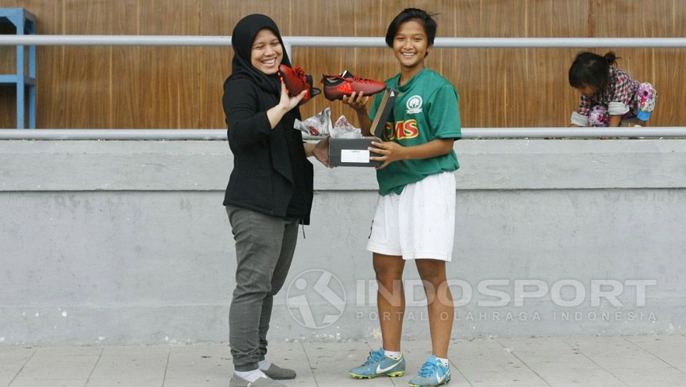 Sheva Imut Furyzcha (kanan). Copyright: © Zainal Hasan/Indosport.com