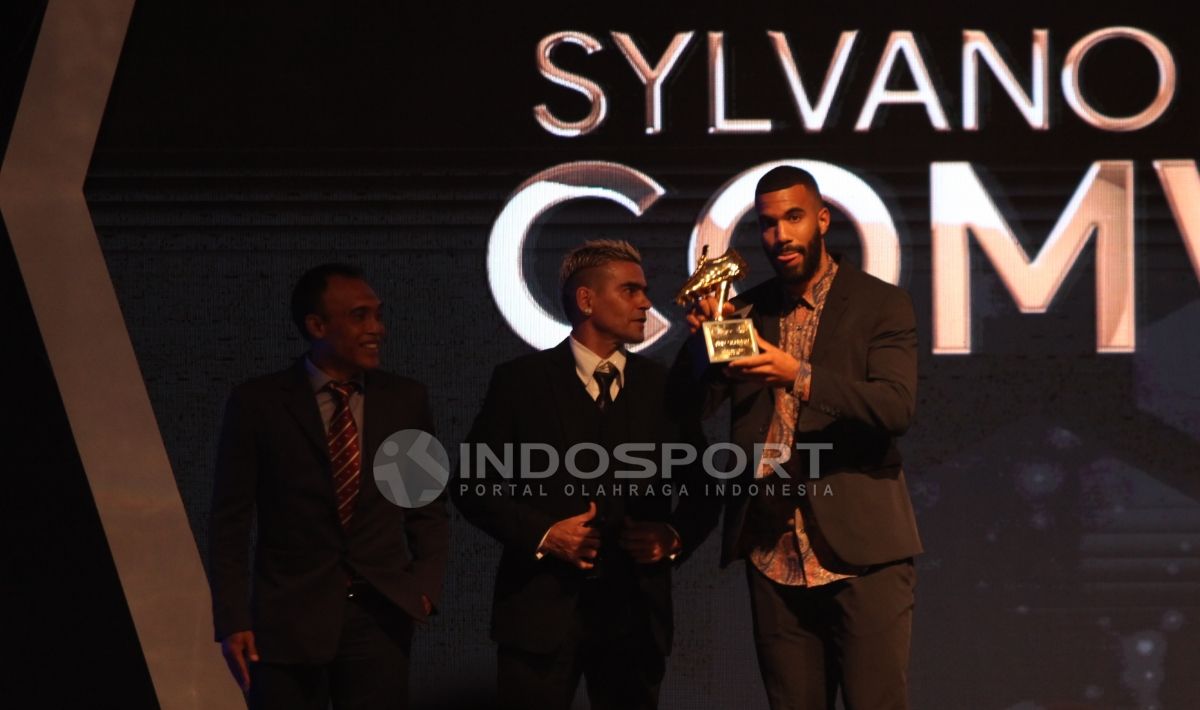 Sylvano Comvalius, penghargaan top skor Liga 1. Copyright: © Herry Ibrahim/INDOSPORT