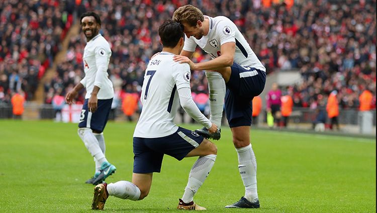 Mohamed Salah memuncaki daftar top skor di ajang Liga Inggris 2020/21, namun dua pemain Tottenham Hotspur, Harry Kane dan Son Heung-Min bisa menjegalnya. Copyright: © INDOSPORT