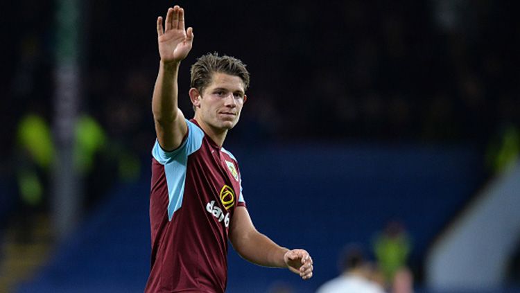 Bek Burnley, James Tarkowski. Copyright: © INDOSPORT