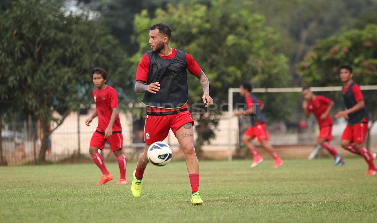 Pemain asing asal Afghanistan Faysal Shayesteh tengah melakukan seleksi bersama Persija Jakarta. Copyright: © Herry Ibrahim/Football265.com