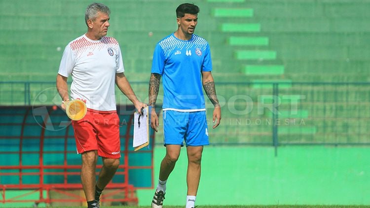Bek Arema FC, Arthur Da Rocha. Copyright: © Ian Setiawan/INDOSPORT