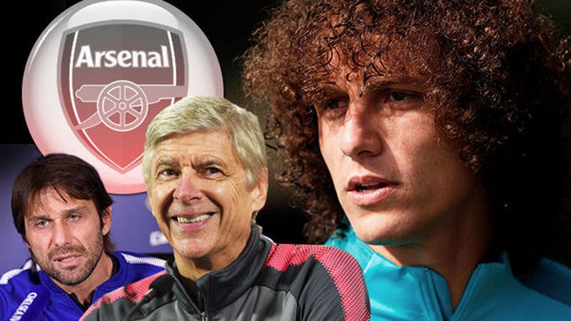 David Luiz dirumorkan akan hijrah ke kubu rival, Arsenal. Copyright: © Express