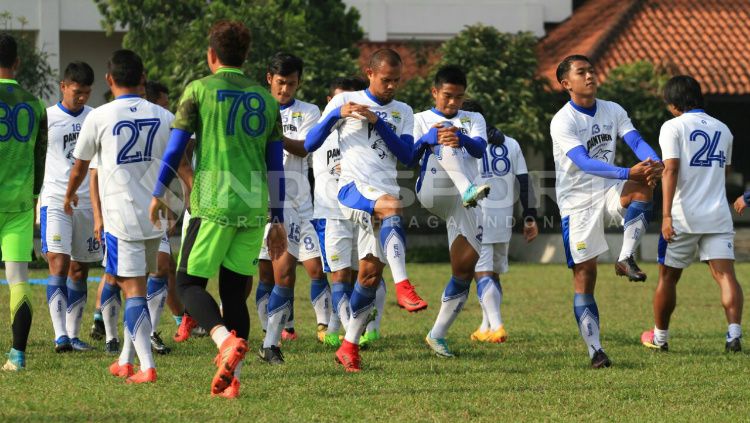 Sesi Latihan Persib Bandung Copyright: © Arif Rahman/INDOSPORT