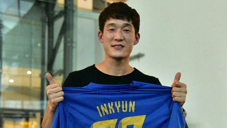 Oh Inkyun resmi berseragam Persib Bandung. Copyright: © Persib