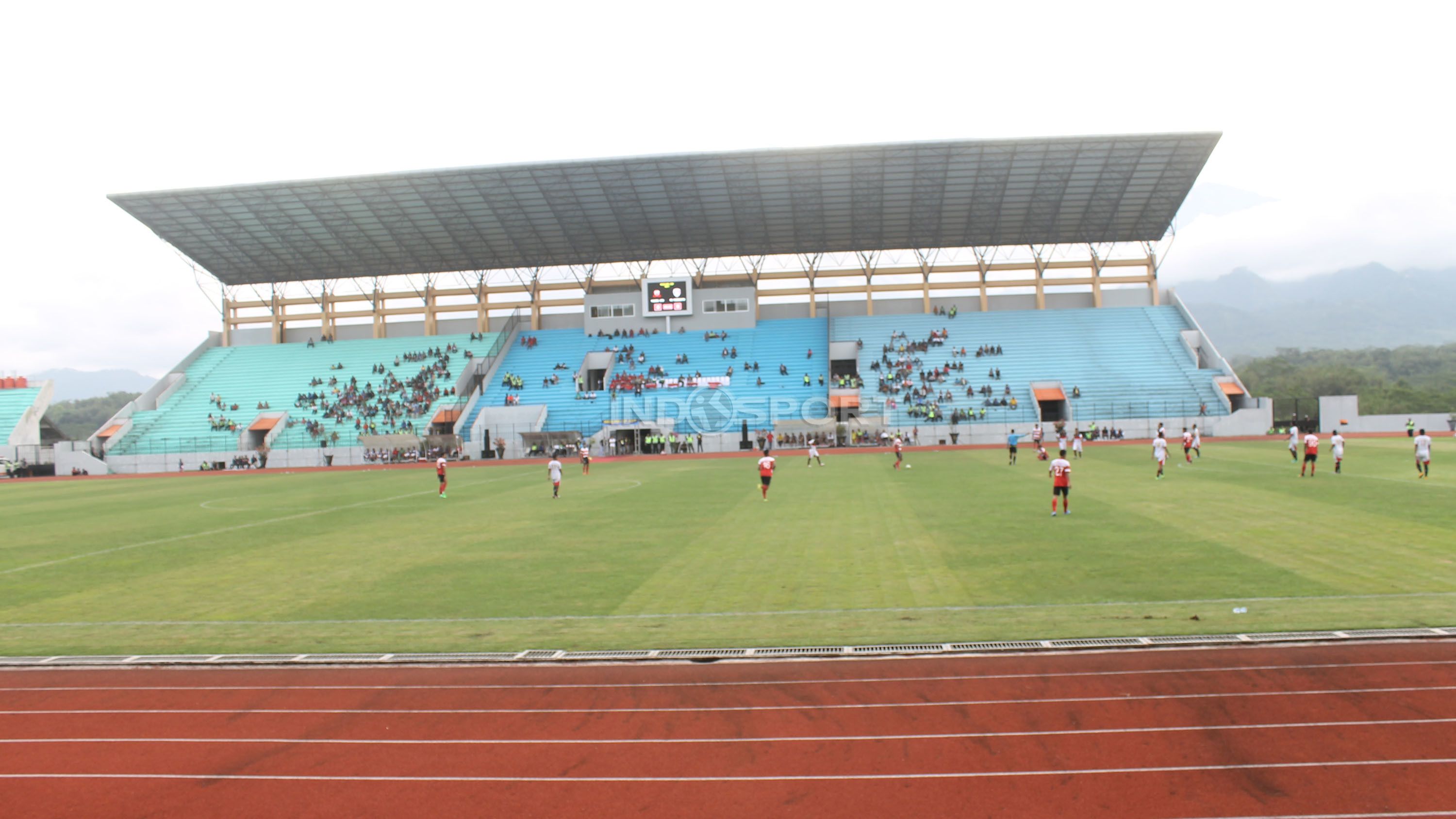 Stadion Moch Soebroto. Copyright: © INDOSPORT/Arief Setiadi