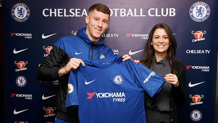 Direktur klub, Marina Granovskaia saat mengenalkan Ross Barkley kepada awak media. Copyright: © Getty Images