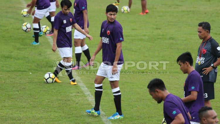 Sesi latihan PSM Makassar di Bali Copyright: © Rudi Merta/INDOSPORT