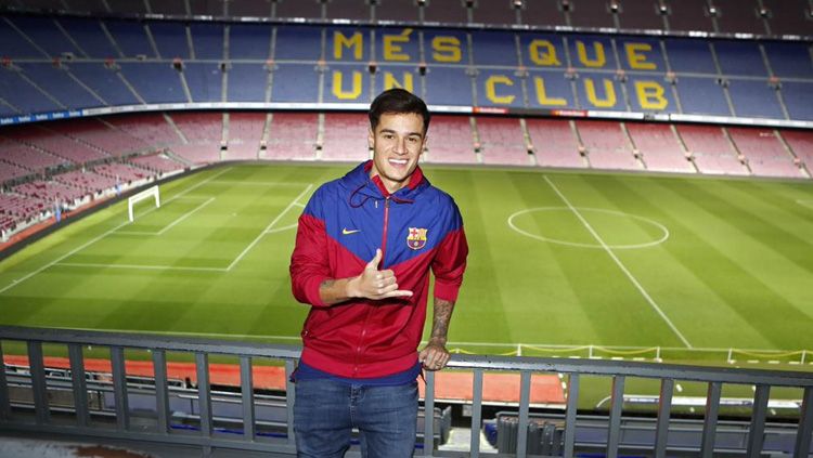 Pose Philippe Coutinho di stadion Camp Nou. Copyright: © Getty Images