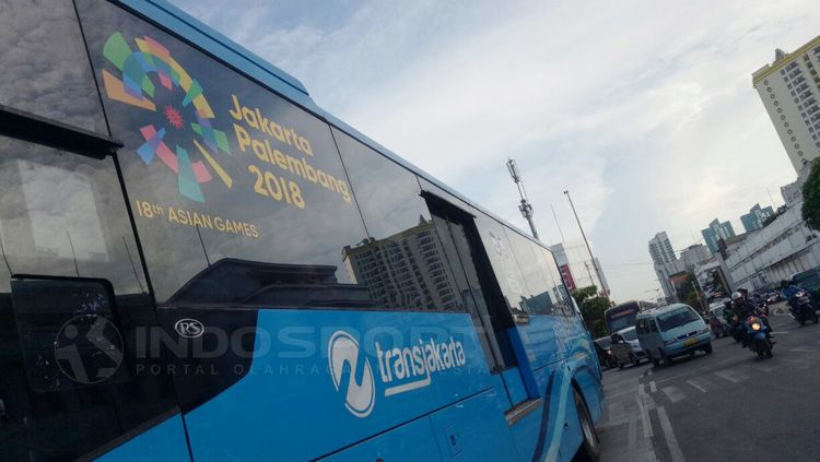 Logo Asian Games 2018 di Transjakarta. Copyright: © Annisa Hardjanti/INDOSPORT