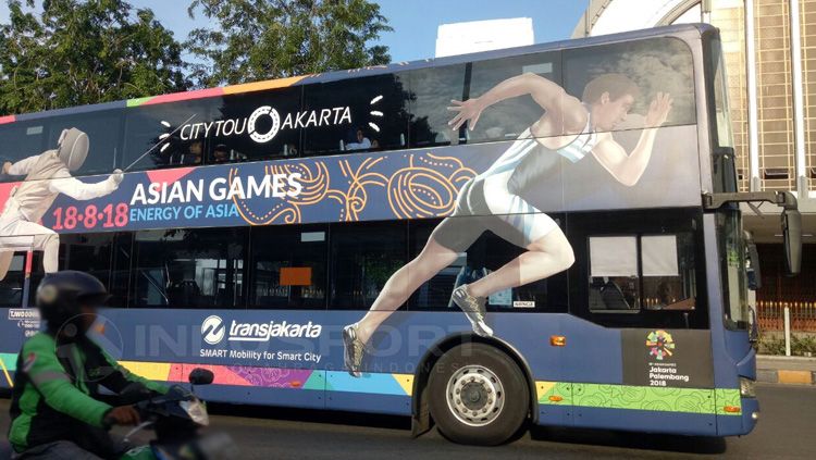 Kampanye jelang Asian Games 2018 di bus TransJakarta. Copyright: © Annisa Hardjanti/INDOSPORT