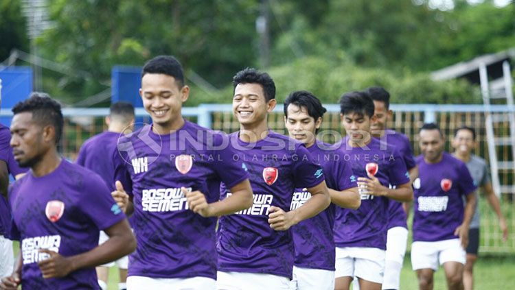 Wajah senang para pemain PSM Makassar saat latihan. Copyright: © Reno Firhad Rinaldi/INDOSPORT