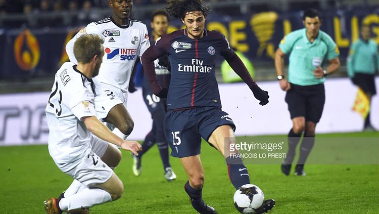 A. Rabiot pemain PSG saat berhadapan dengan Amiens SC Copyright: © Getty Images