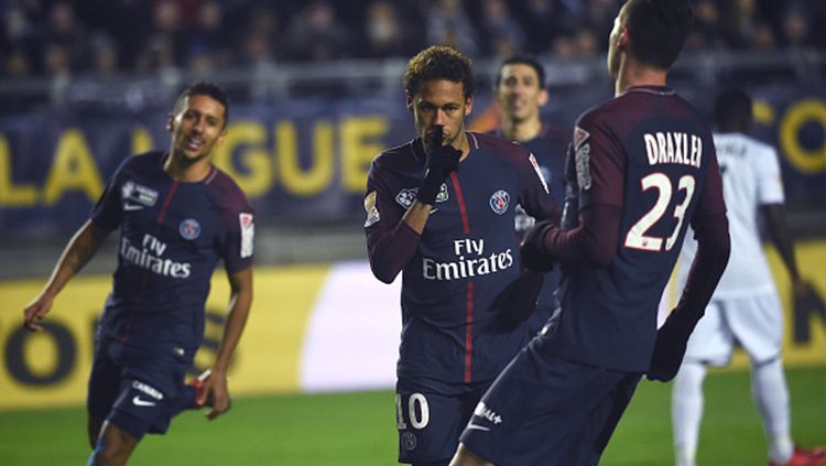 Neymar saat merayakan gol ke gawang Amiens SC Copyright: © Getty Images