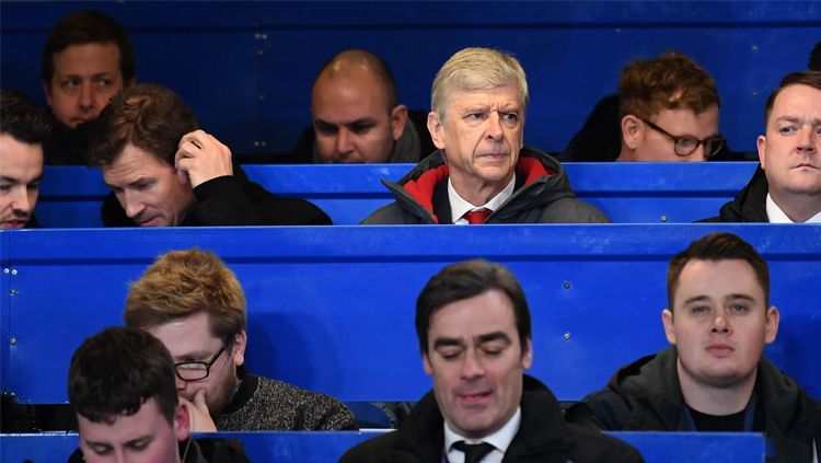 Arsene Wenger berada di tribun Media Stamford Bridge Copyright: © Mirror