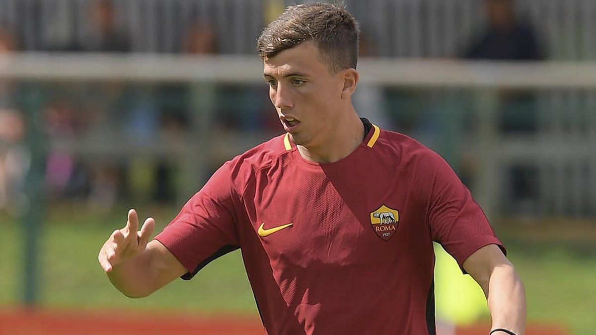 Luca Pellegrini segera bergabung dengan Juventus Copyright: © @OfficialASRoma