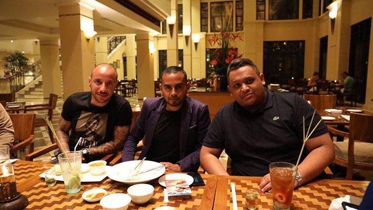 Julian Faubert bersama Presiden Borneo FC, Nabil Husein Copyright: © Dok Pribadi Presiden Borneo FC