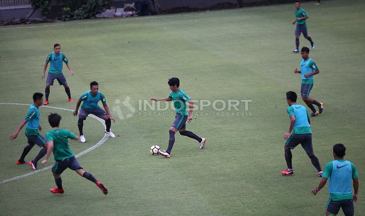 Sesi latihan para pemain Timnas Indonesia. Copyright: © Herry Ibrahim/INDOSPORT