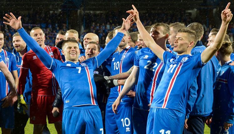 Pemain Islandia, saat rayakan lolosnya ke Piala Dunia 2018 Copyright: © The Nation