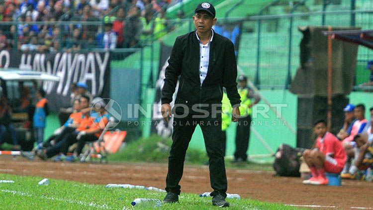 Pelatih Arema FC Joko Susilo. Copyright: © Indosport/Ian Setiawan