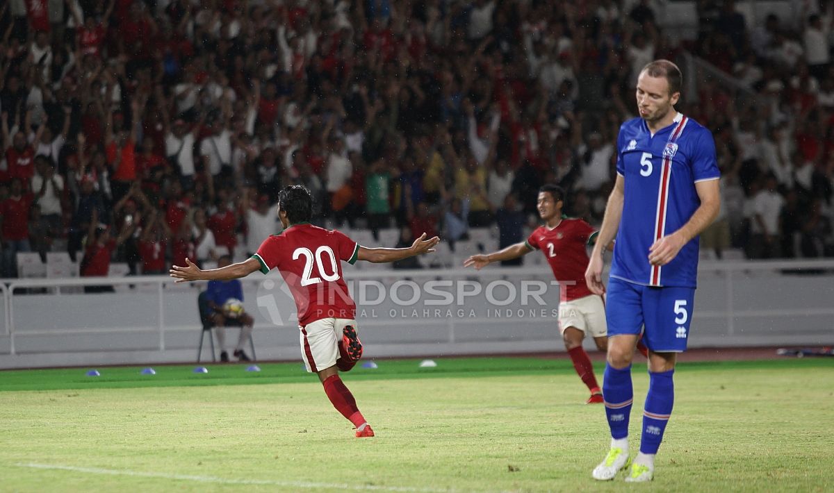 Alex Runarsson pernah terlibat dalam laga persahabatan Timnas Indonesia vs Timnas Islandia di GBK pada 2018 lalu. Copyright: © Indosport/Herry Ibrahim