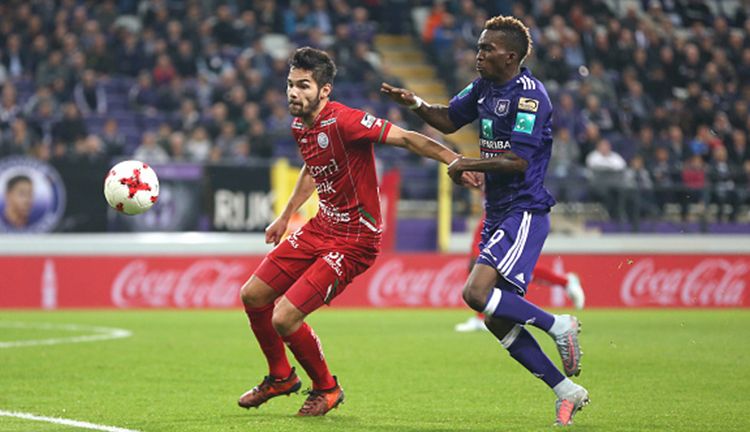 Calon bek naturalisasi Timnas Indonesia Sandy Walsh tidak dimainkan saat Zulte-Waregem menghadapi AS Eupen di pekan ke-17 Liga Belgia, Minggu (01/12/19). Copyright: © Getty Images