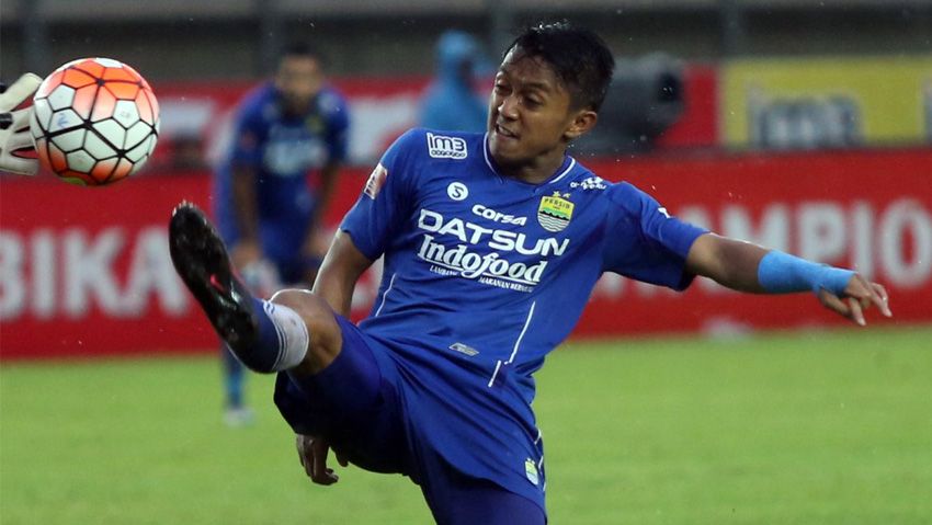 Pemain Persib Bandung, Febri Haryadi. Copyright: © striker.id