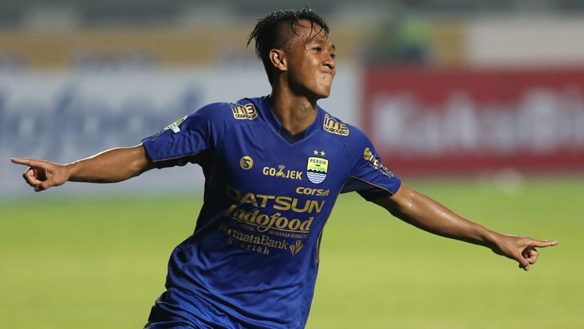 Pemain Persib Bandung, Febri Haryadi, tak dimainkan pada laga kontra Arema. Copyright: © pikiran-rakyat.com