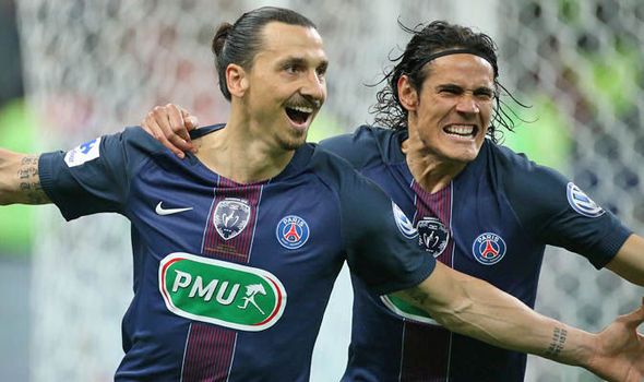 Cavani dan Ibrahimovic ketika sama-sama masih di PSG. Copyright: © Daily Express