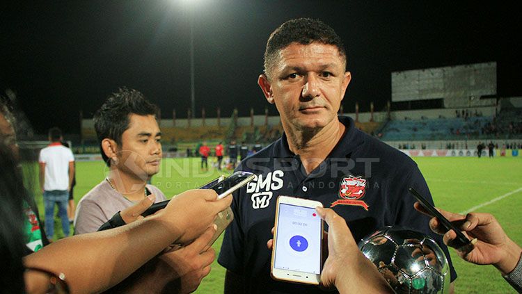 Mantan pelatih Madura United, Gomes De Oliviera. Copyright: © Ian Setiawan/INDOSPORT