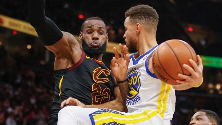 Stephen Curry sukses mencetak rekor usai mengantarkan Golden State Warriors ke final NBA 2019. Copyright: © Getty Images