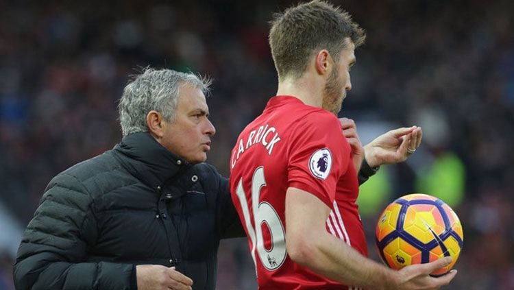 Jose Mourinho dan Michael Carrick. Copyright: © Sky Sport