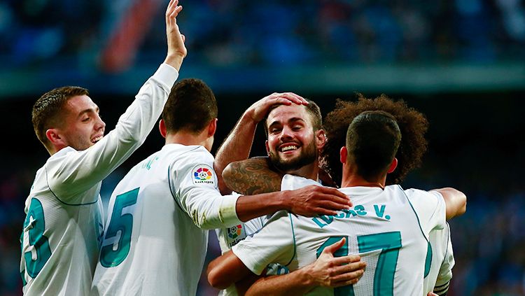 Pemain Real Madrid melakukan selebrasi gol Nacho Fernandez. Copyright: © Getty Images