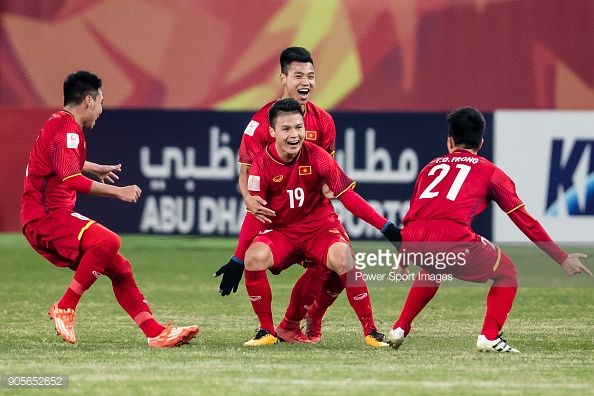 Jelang Piala AFF 2020, @affsuzukicup merilis poster lima bintang Timnas Vietnam lintas generasi dari Le Huynh Duc hingga Nguyen Hoang Duc. Copyright: © Nguyen Quang Hai (gettyimages)