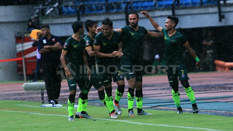 Elio Martins Bruno saat merayakan golnya ke gawang Madura United di Piala Presiden 2018. Copyright: © Ian Setiawan/INDOSPORT