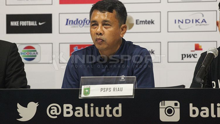 Pelatih PSPS Riau, Jafri Sastra. Copyright: © Rudi Merta/INDOSPORT