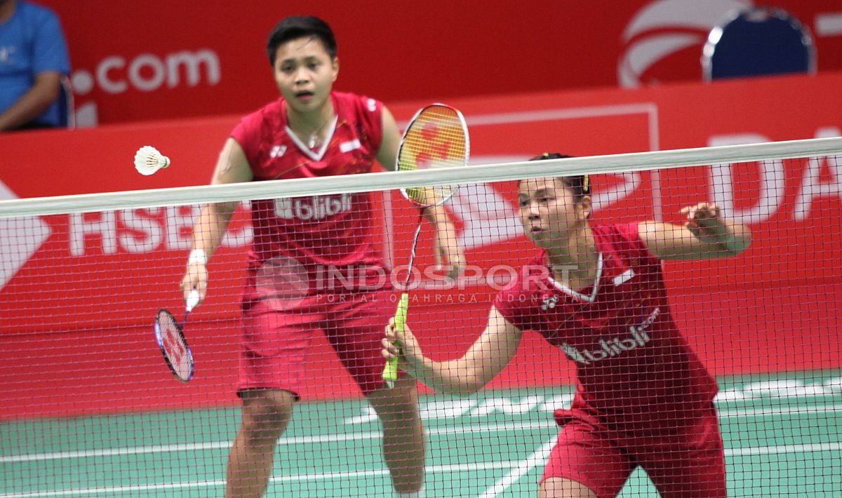 Ganda putri Indonesia, Greysia Polii/Apriani Rahayu mengalahkan Agatha Imanuela/Siti Fadiah Silva dengan skor 21-11 dan 21-16. Copyright: © Herry Ibrahim/INDOSPORT