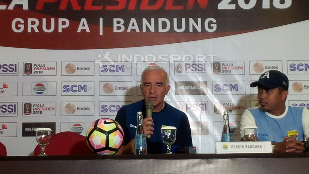 Pelatih Persib Bandung, Roberto Carlos Mario Gomez. Copyright: © Arif Rahman/Indosport.com