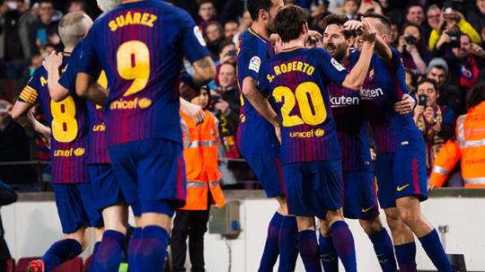 Barcelona melakukan perayaan gol. Copyright: © Getty Images