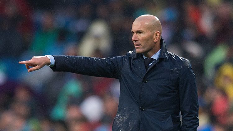 Zinedine Zidane, yang kini melatih klub LaLiga Spanyol, Real Madrid, ingin mempertahankan sosok Luka Jovic. Copyright: © Getty Images