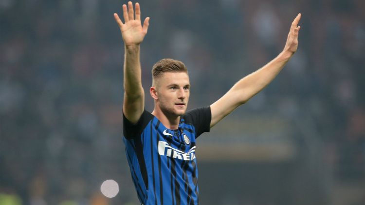 Milan Skriniar sangat tidak puas usai Inter Milan ditahan imbang Slavia Praha 1-1 dalam laga perdana grup F Liga Champions 2019/20, Rabu (18/9/19). Copyright: © Getty Images