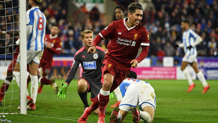 Firmino usai mencetak gol ke gawang Huddersfield Town. Copyright: © Getty Images