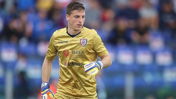 Alessio Cragno, sosok kiper pelapis baru-baru ini menjadi buah bibir setelah Inter, AC Milan rebutan merekrutnya pada bursa transfer musim dingin. Siapakah dia? Copyright: © Getty Images