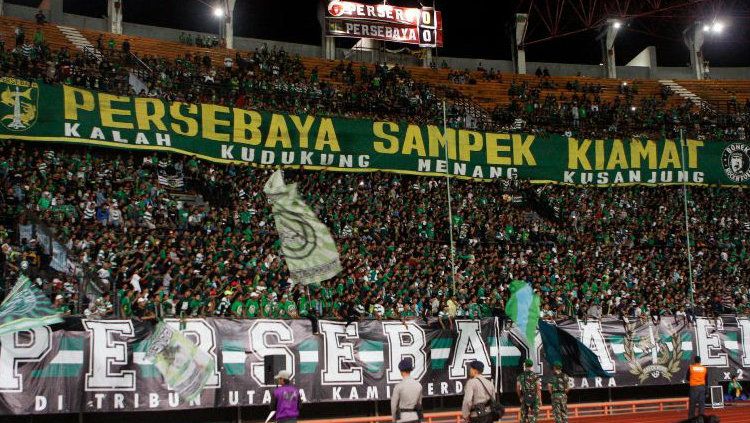 Bonek Mania di Stadion Gelora Bung Tomo Copyright: © Ofisial Persebaya