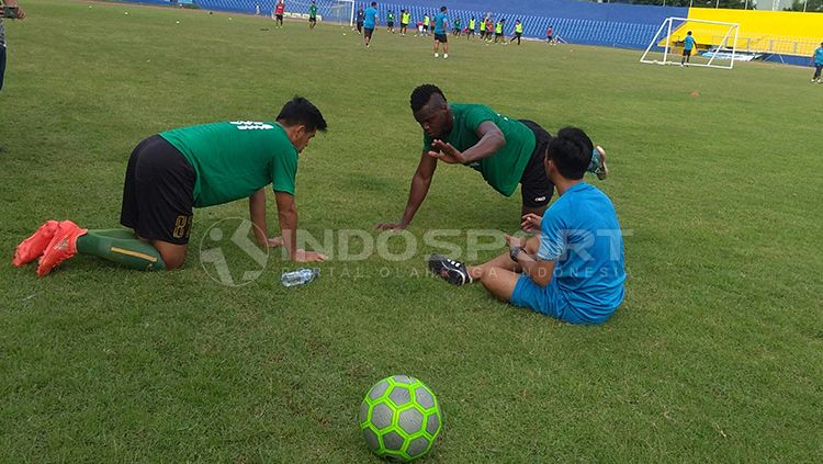 Pemain Sriwijaya FC saat jalani latihan. Copyright: © Muhammad Effendi/INDOSPORT